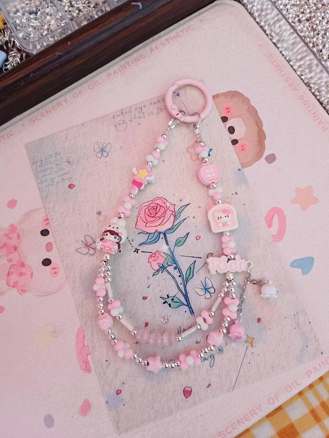 今日是粉色系可爱手机链！