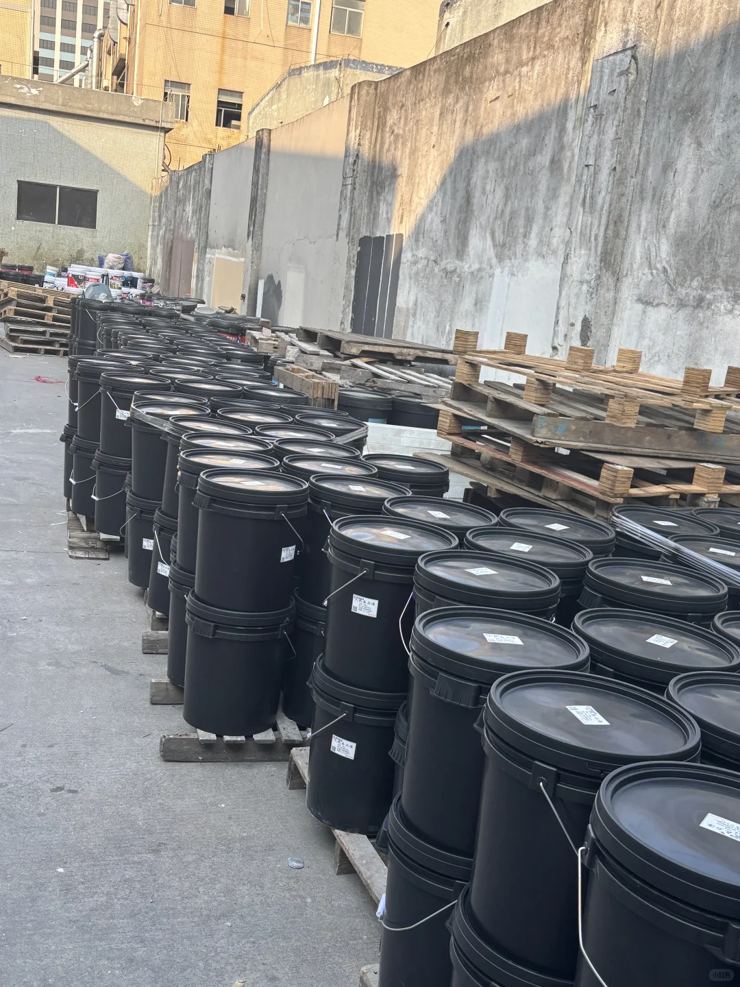 肇庆百千万工程，真石漆发货进行时?