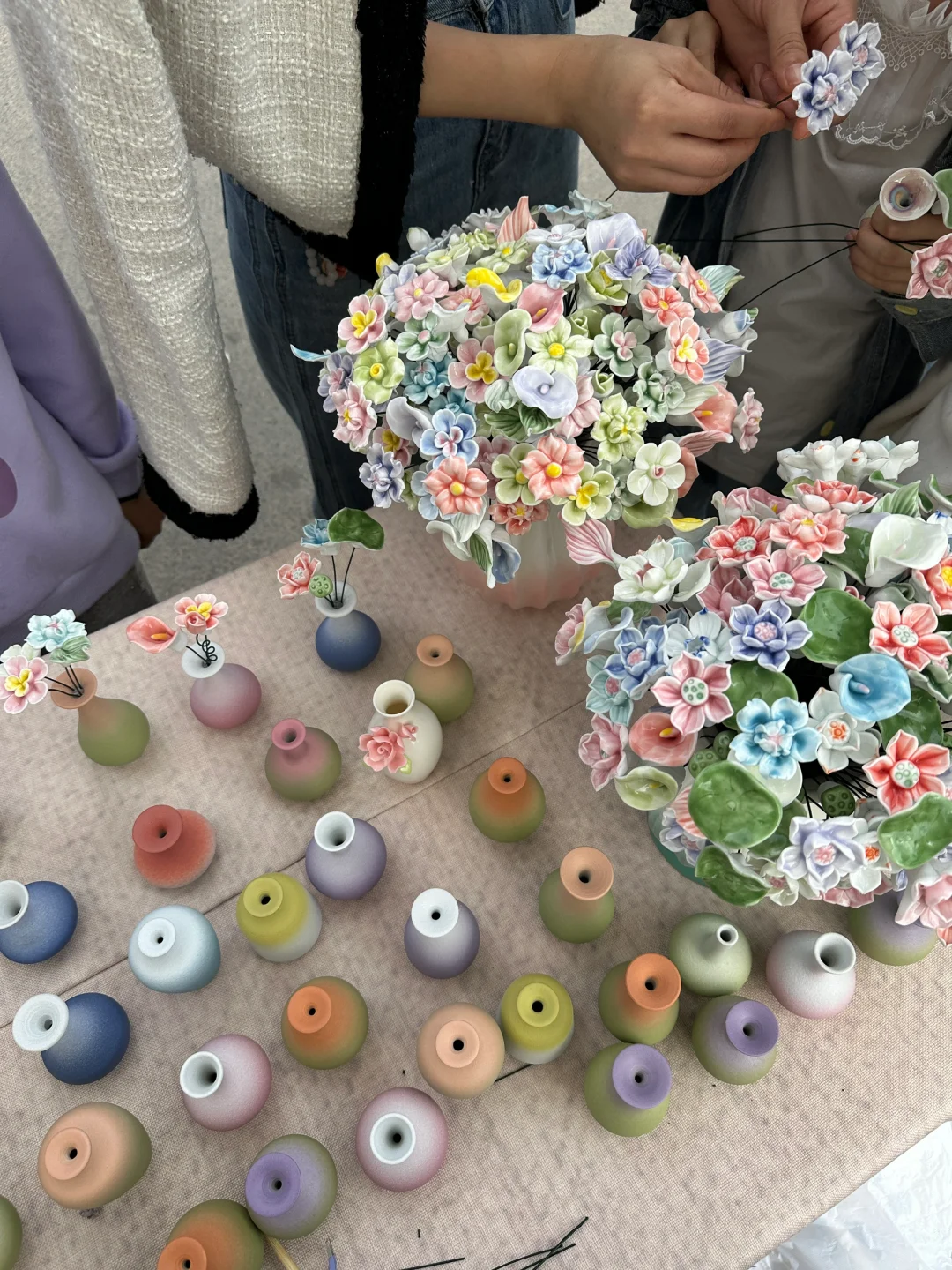 摆摊卖陶瓷花，周末收入1100+?