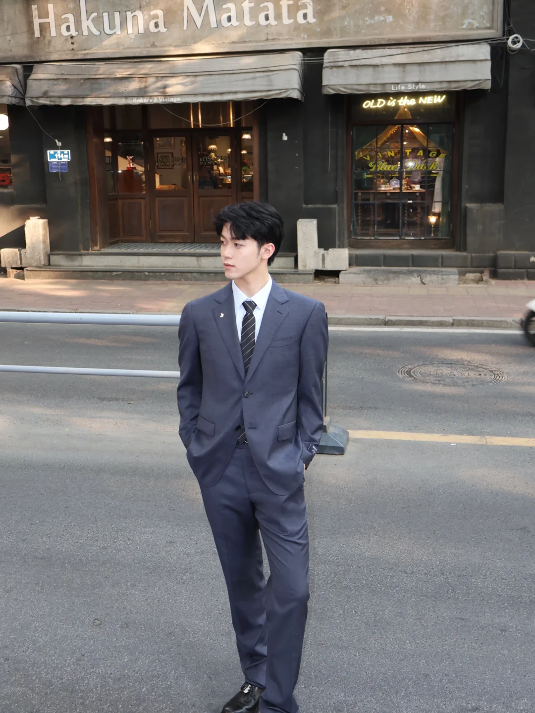 当一天正装职男