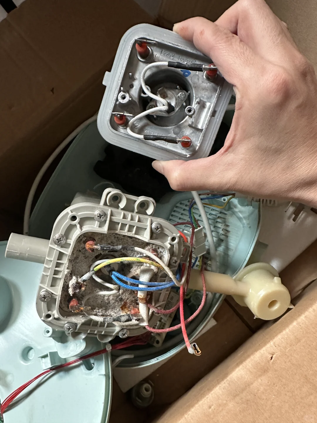 美的挂烫机插电跳闸，换锅炉超详细步骤