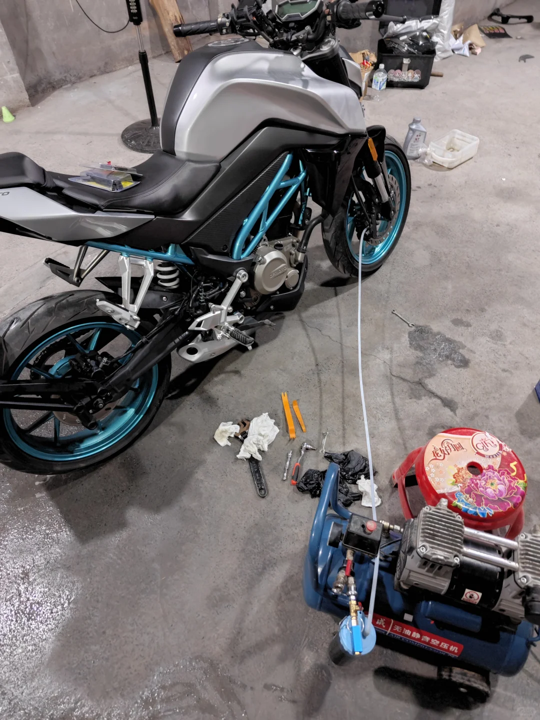 CBS摩托车刹车疲软的解决办法