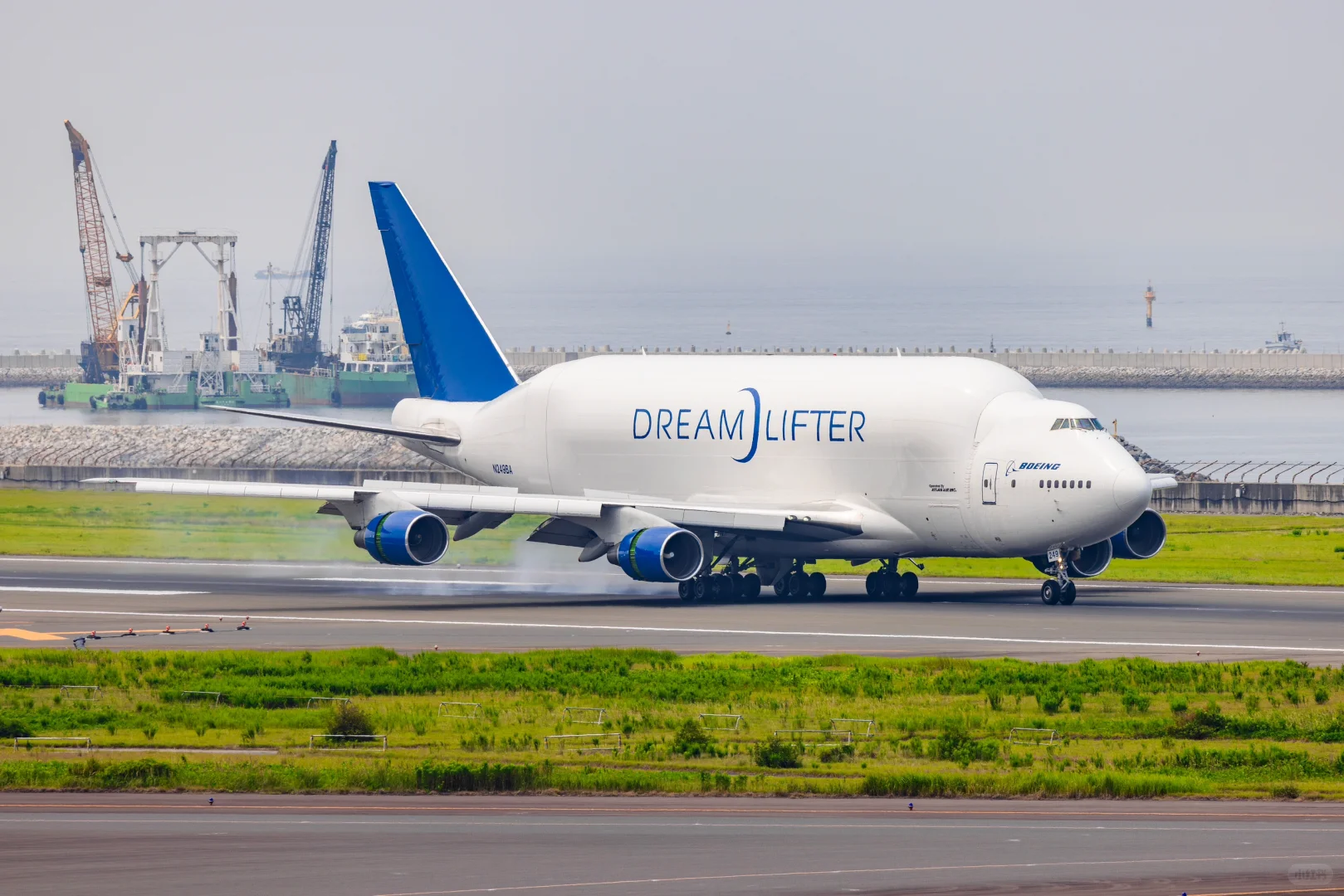 747，你吃啥了长这么胖啊？?️