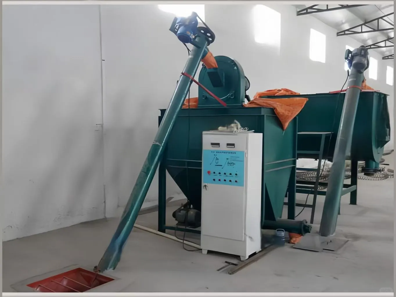 养殖用1吨饲料粉碎搅拌一体机生产厂家