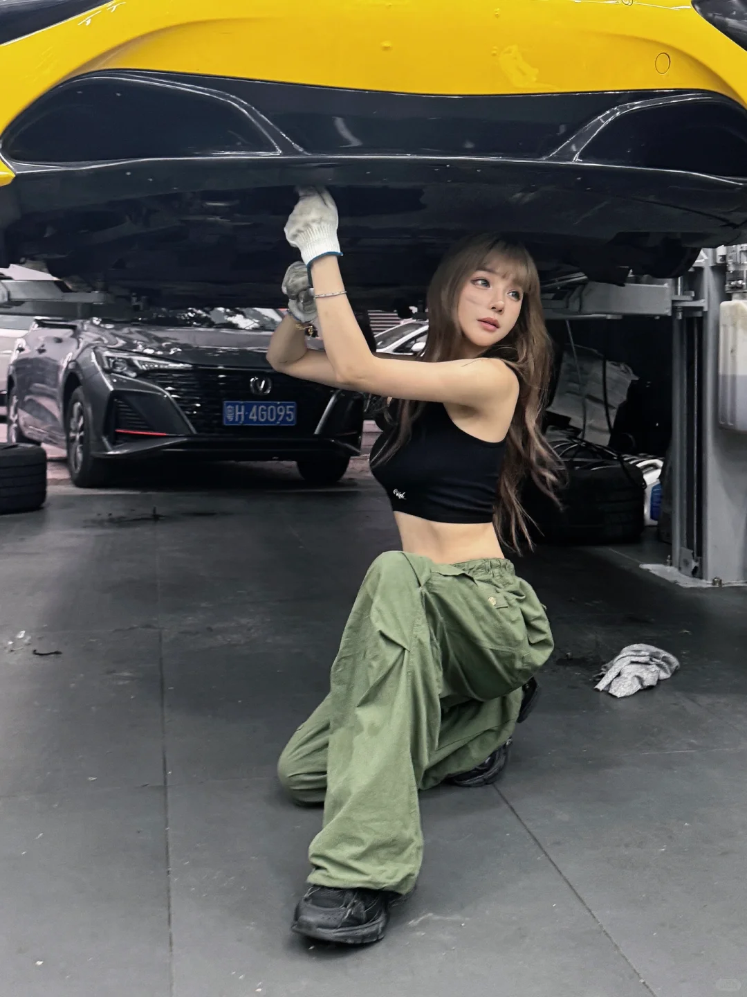 “我修车养你啊。”