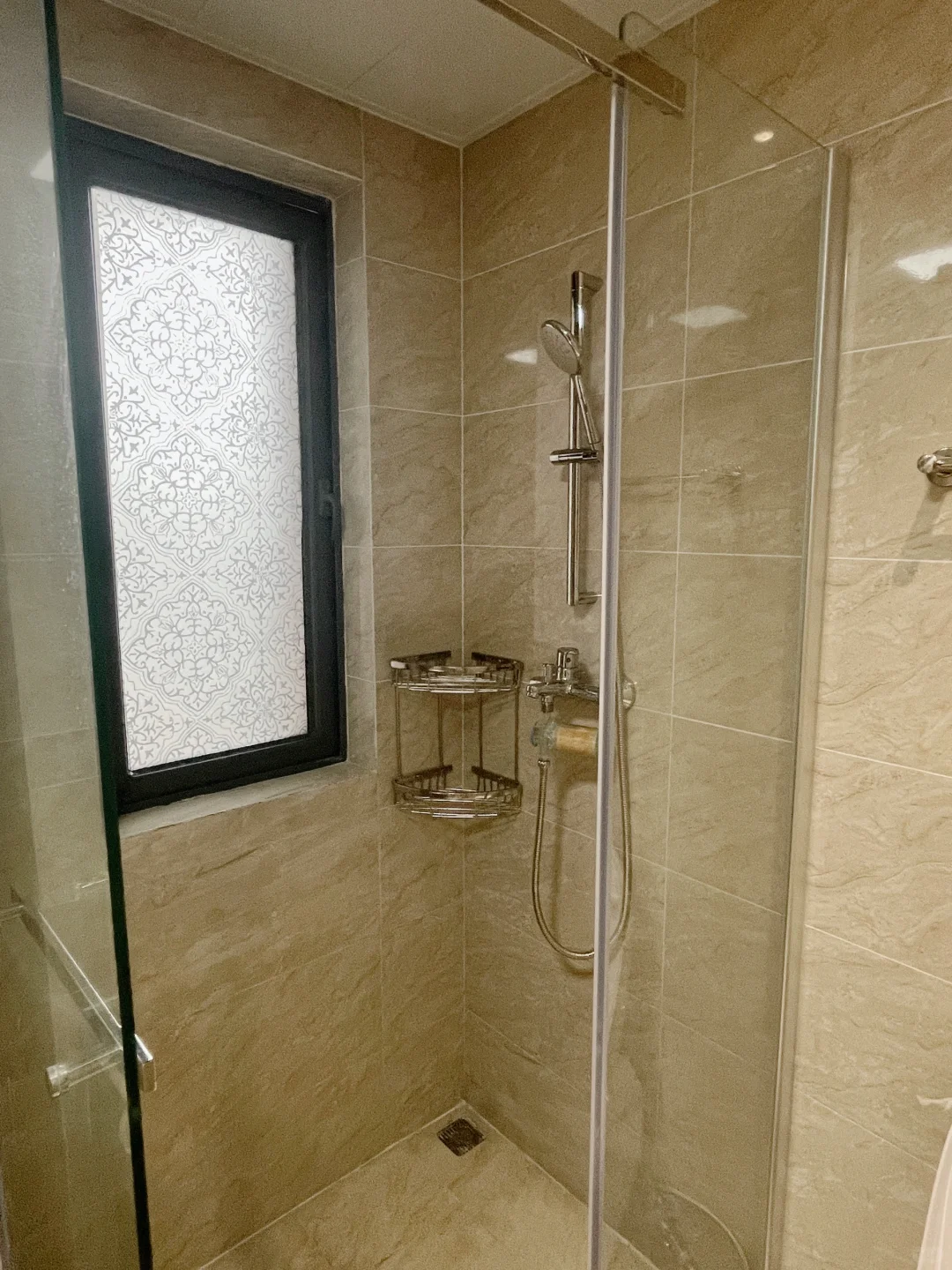 邻居都在问的浴室玻璃贴，好看得藏不住