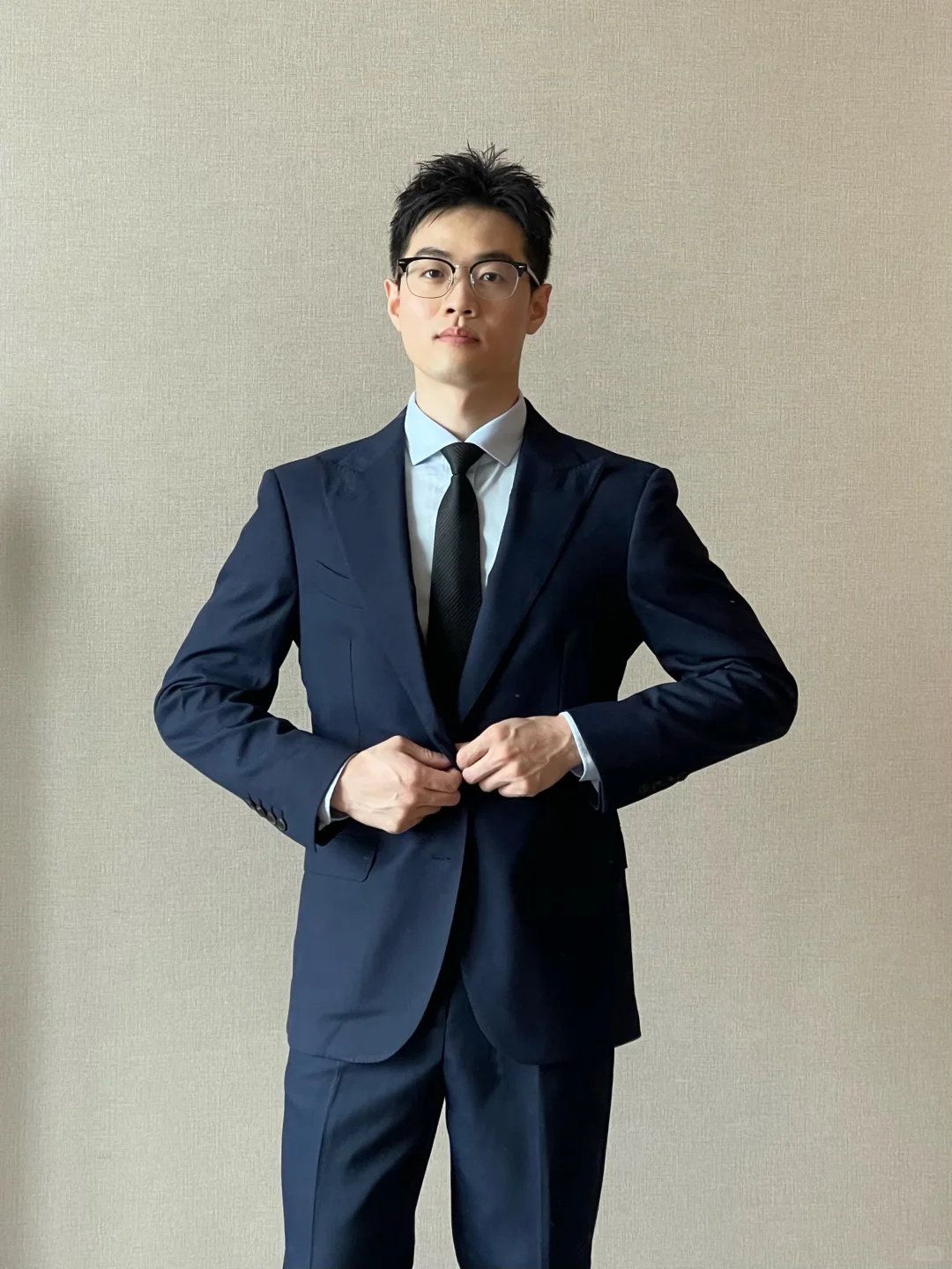 黑框眼镜搭配正装??‍♂️高智感真的绝了❗️