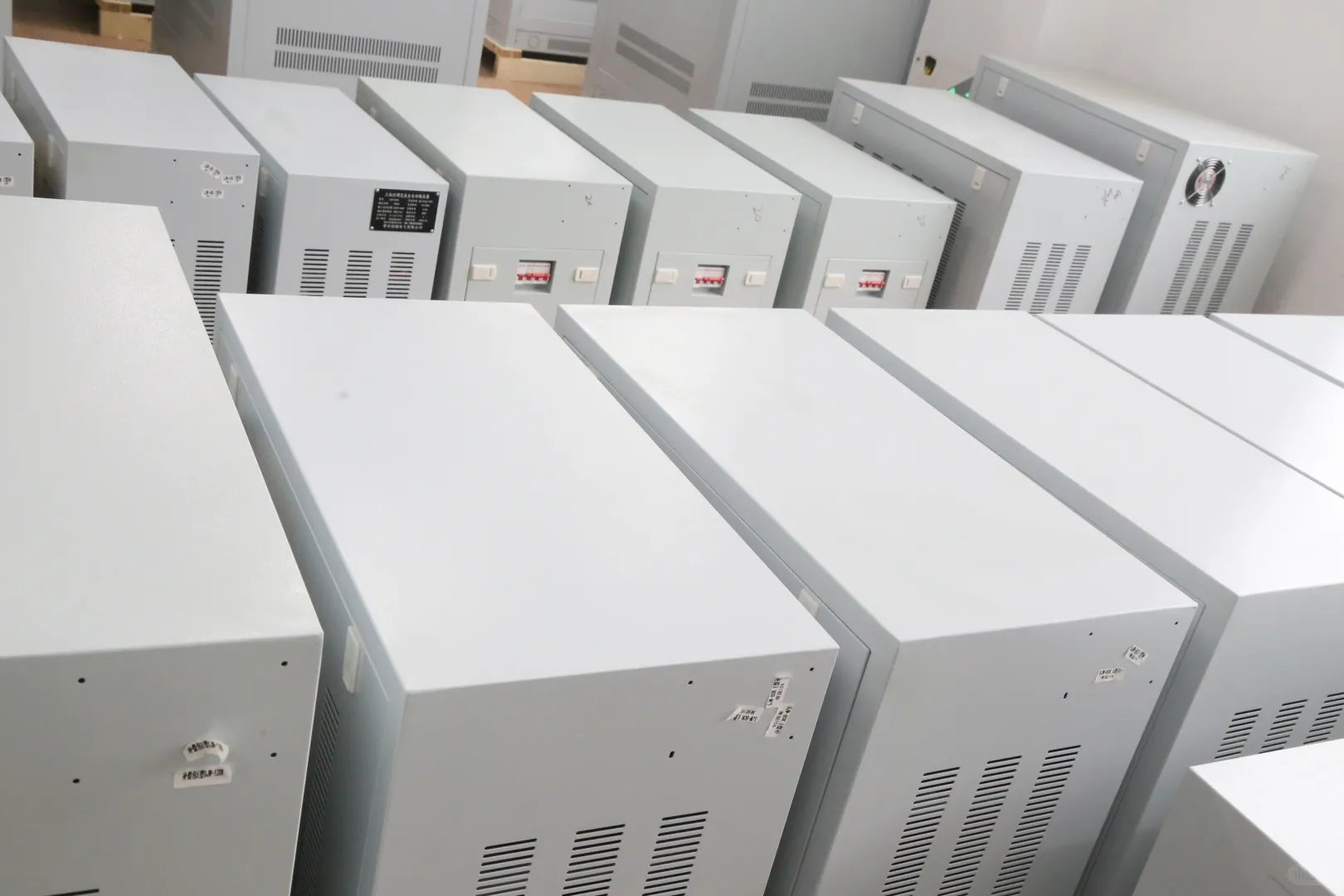 三相稳压器的功效有哪些？