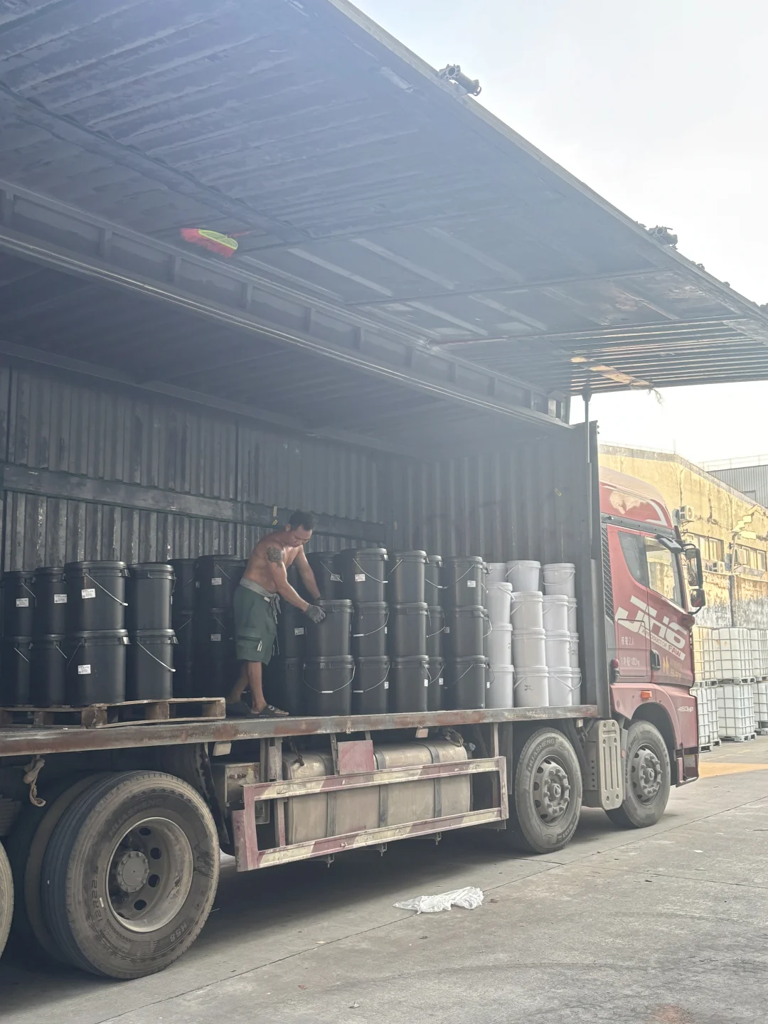 肇庆百千万工程，真石漆发货进行时?