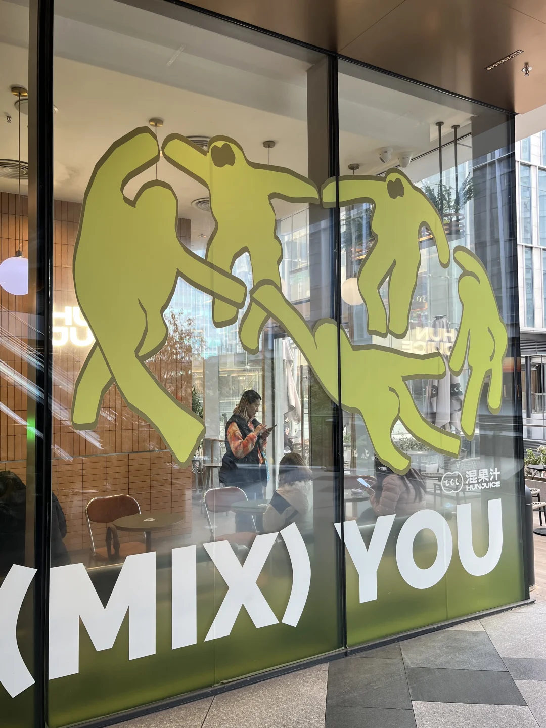 玻璃上这样贴效果非常不错