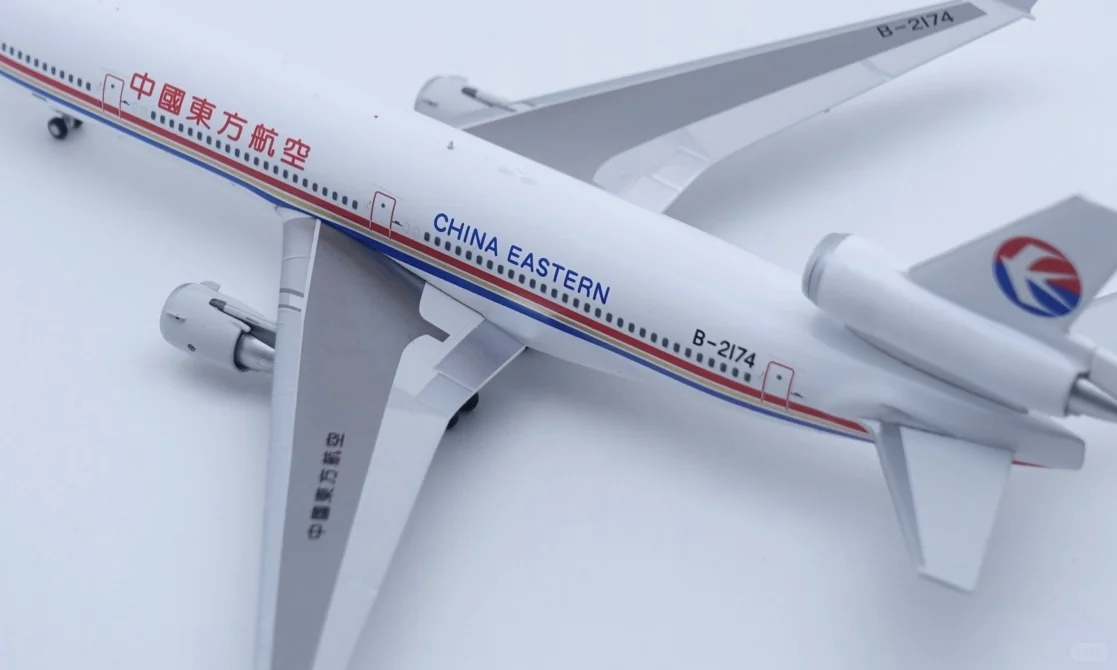 UC 1:400 中国东方航空 MD-11 B-2174