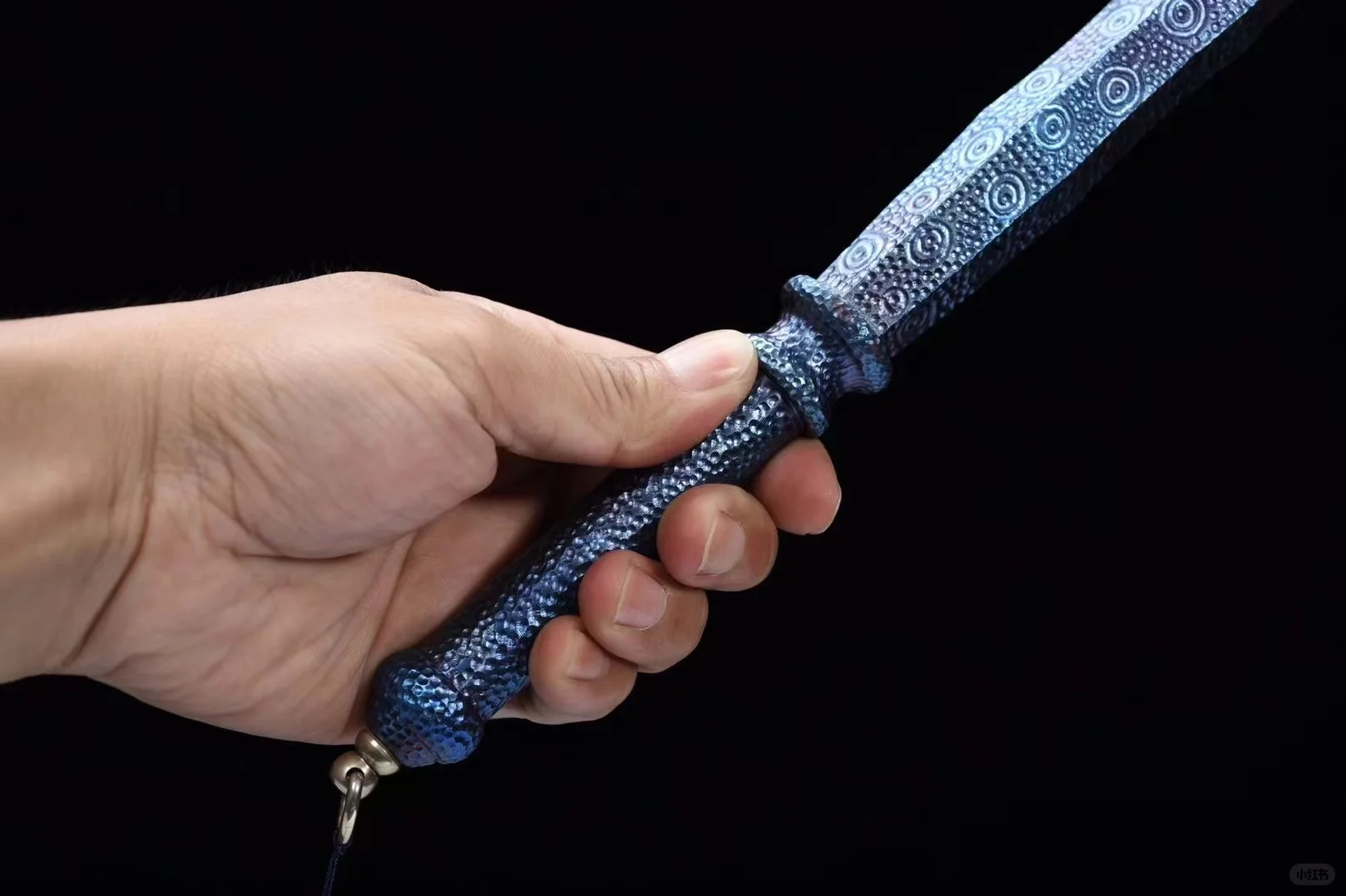 钛合金裁决作品全长：34cm 柄长：13cm 直