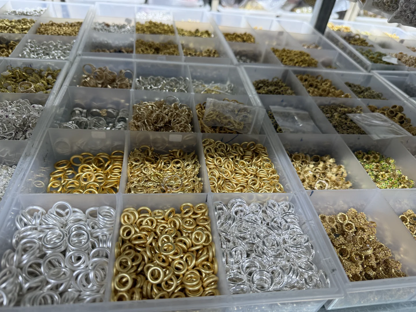 一整个震惊住了，那么多配件