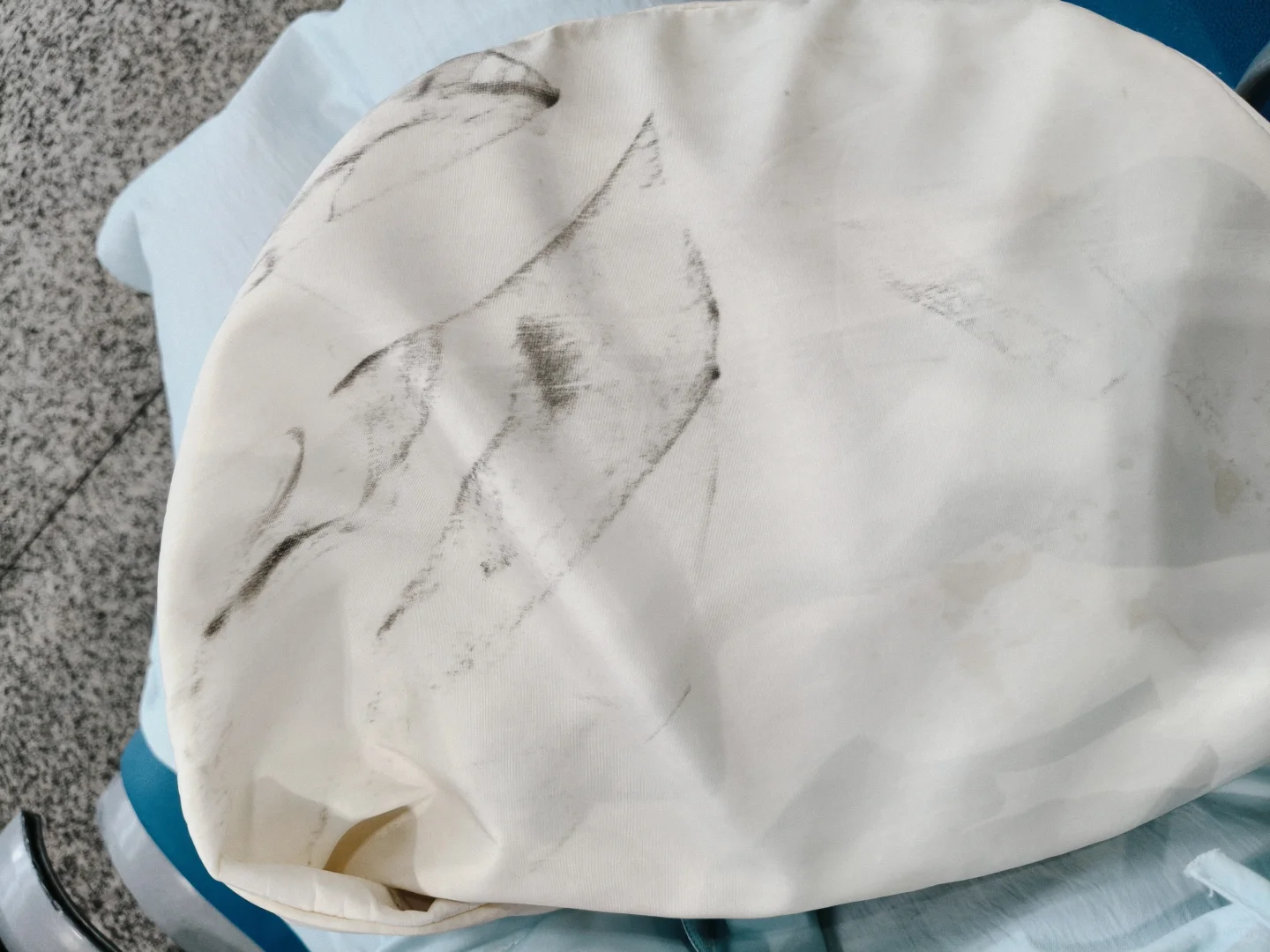 讨厌火车站的脏安检机