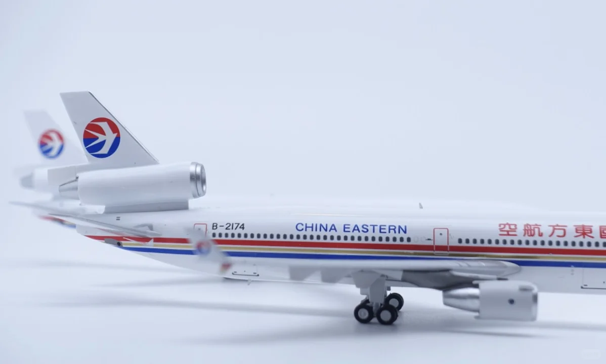 UC 1:400 中国东方航空 MD-11 B-2174