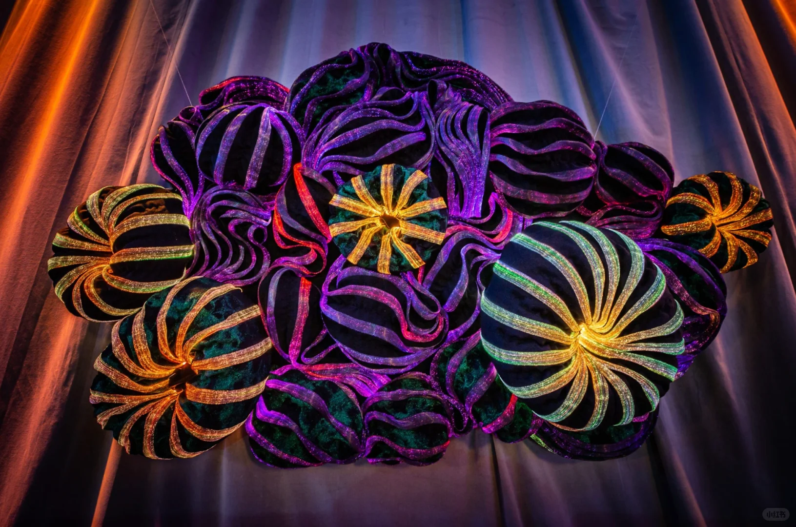 ✨：当传统编织遇上未来科技（光纤➕提花=?