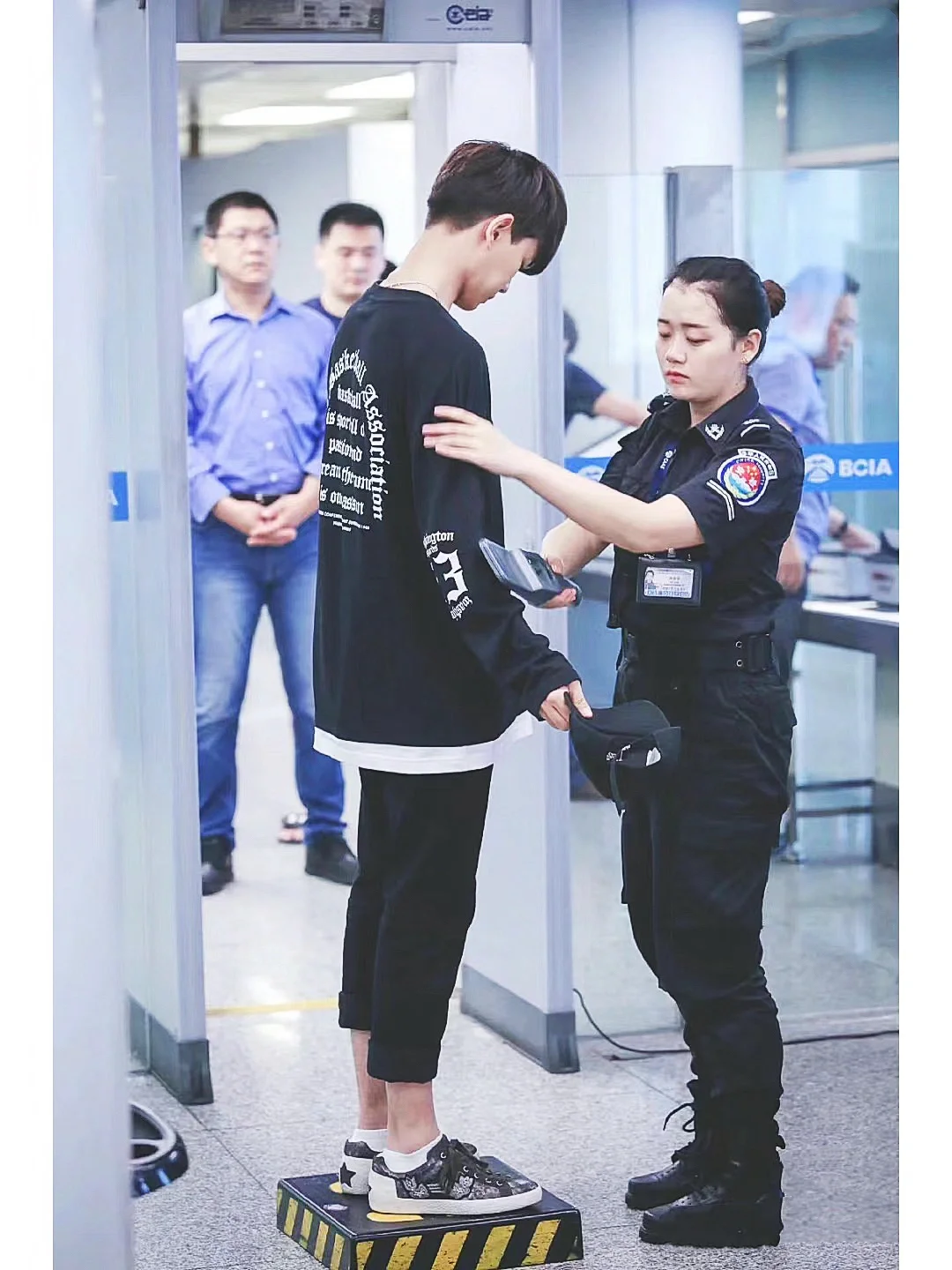 机场过安检的超哥 羡慕安检小姐姐的一天