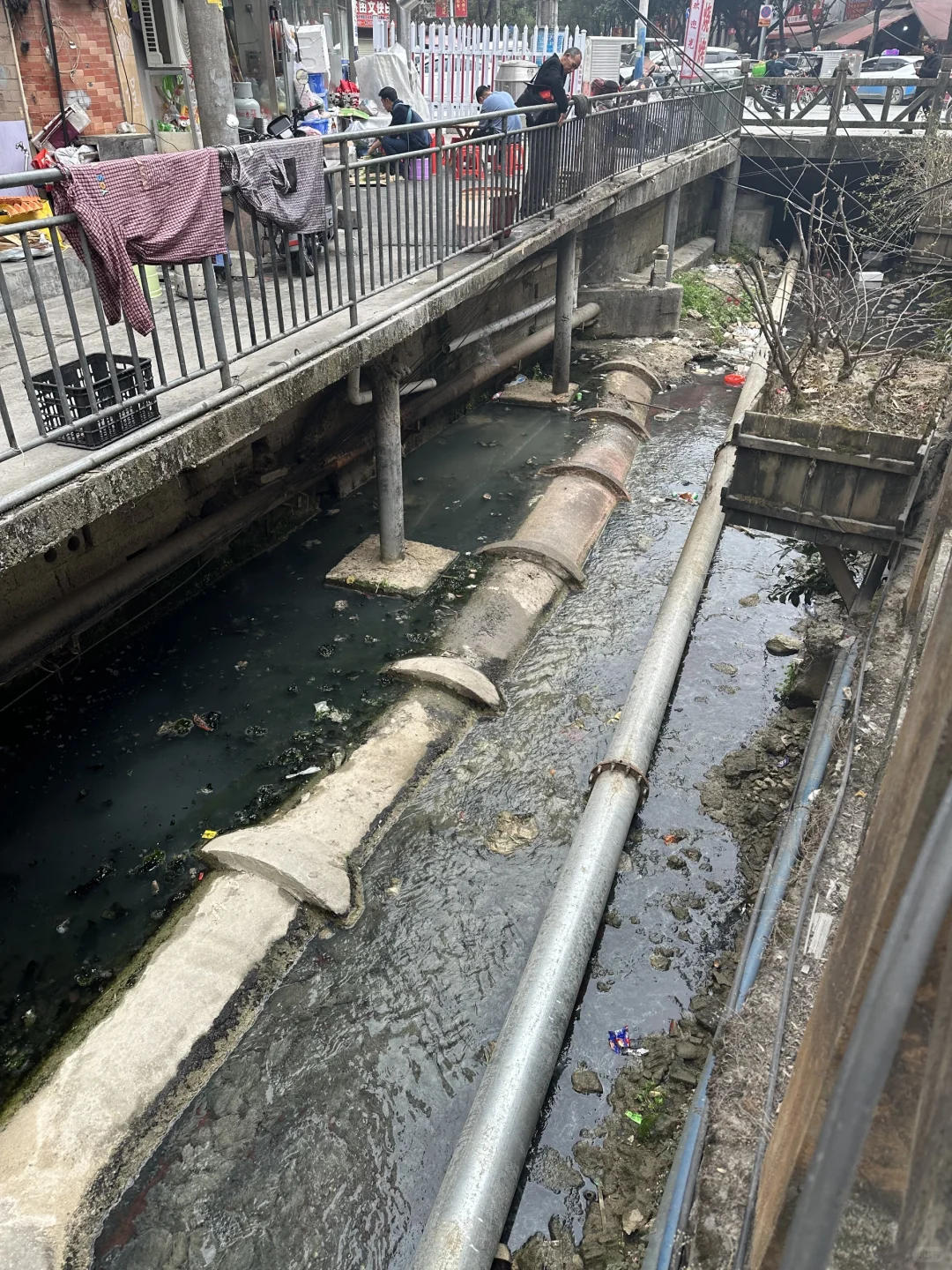 国家卫生县城乐业县的护城河