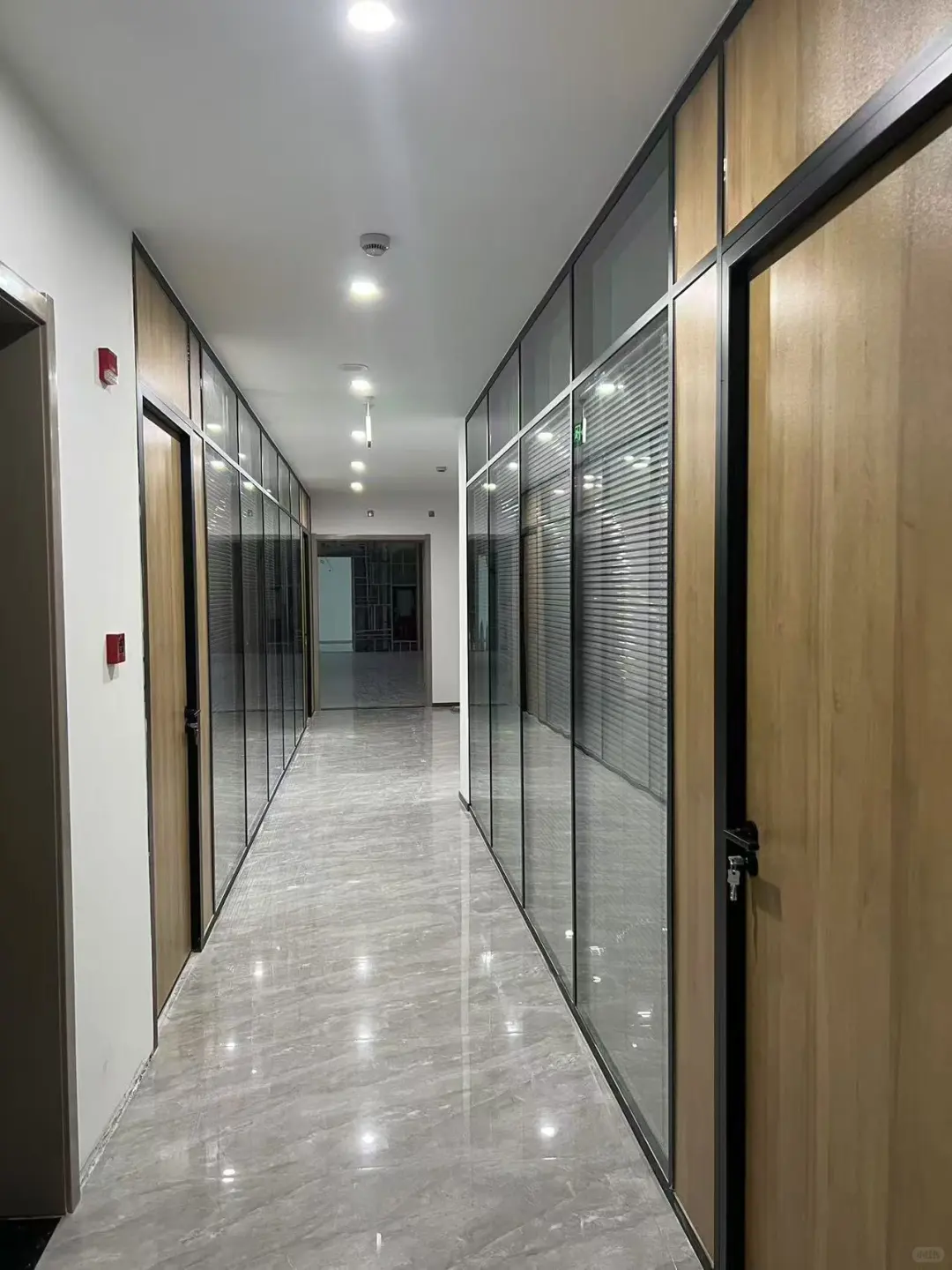 办公——双玻百叶隔断