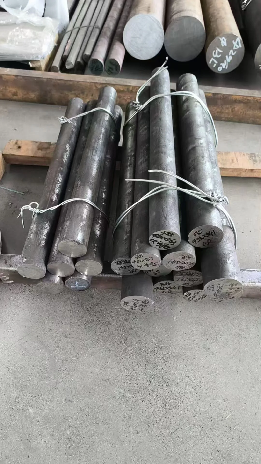 00后卖钢材的一天