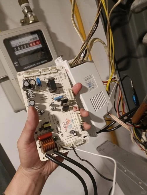 ?拆开邻居家的插座我发现了触目惊心的隐患