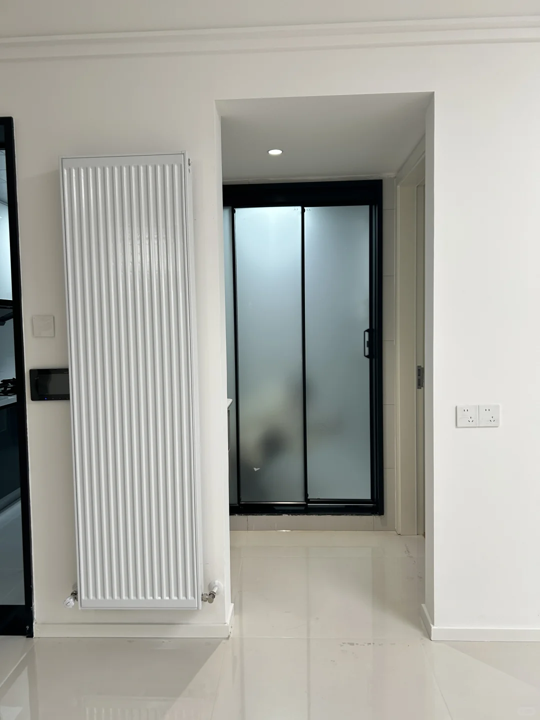 踩坑！卫生间门太透，上厕所一览无余