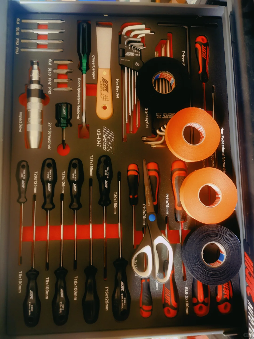 据说每个爱好修车的人，都有一整套工具