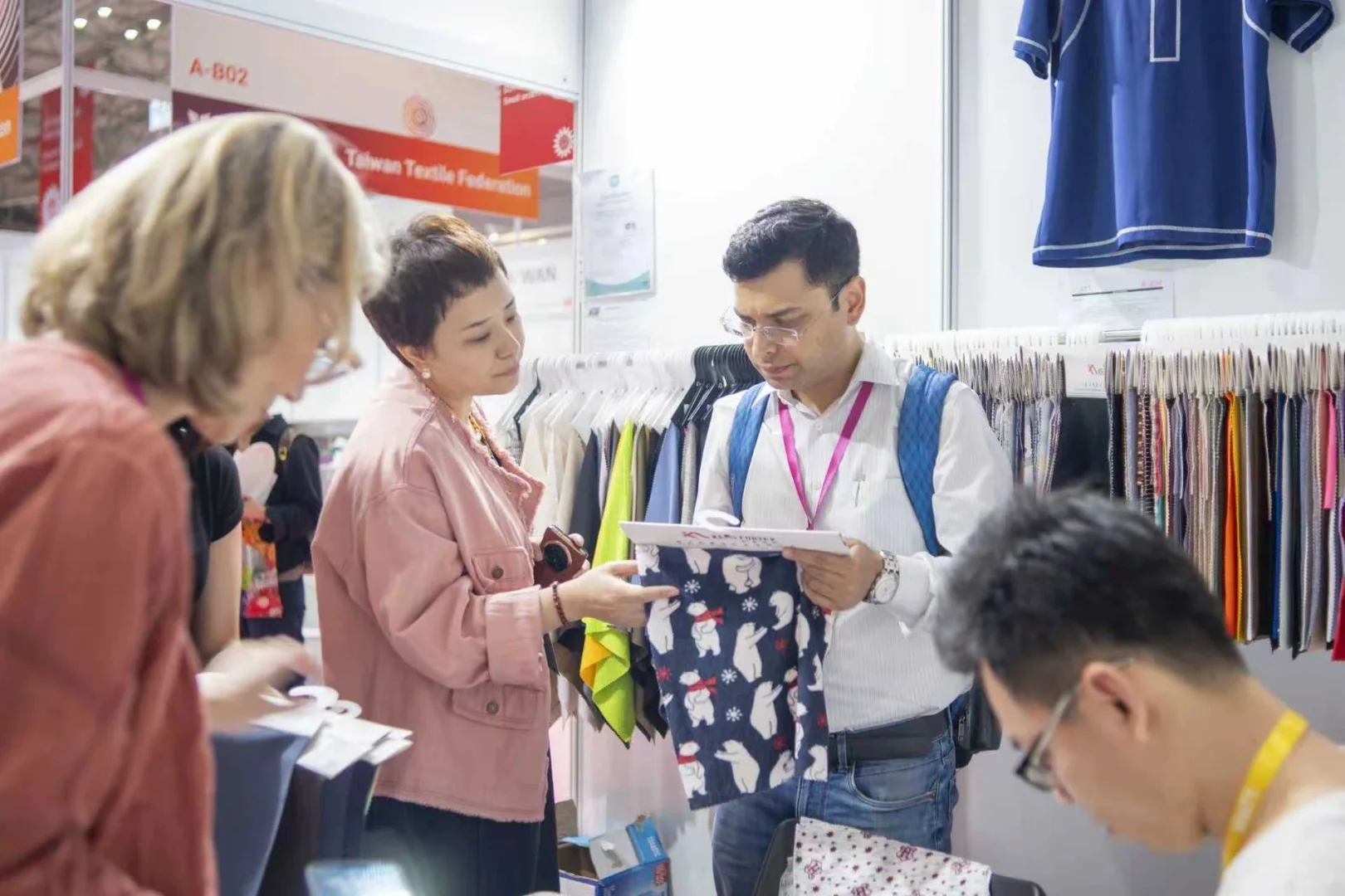 越南纺织业“强在成衣加工，弱在原材料”