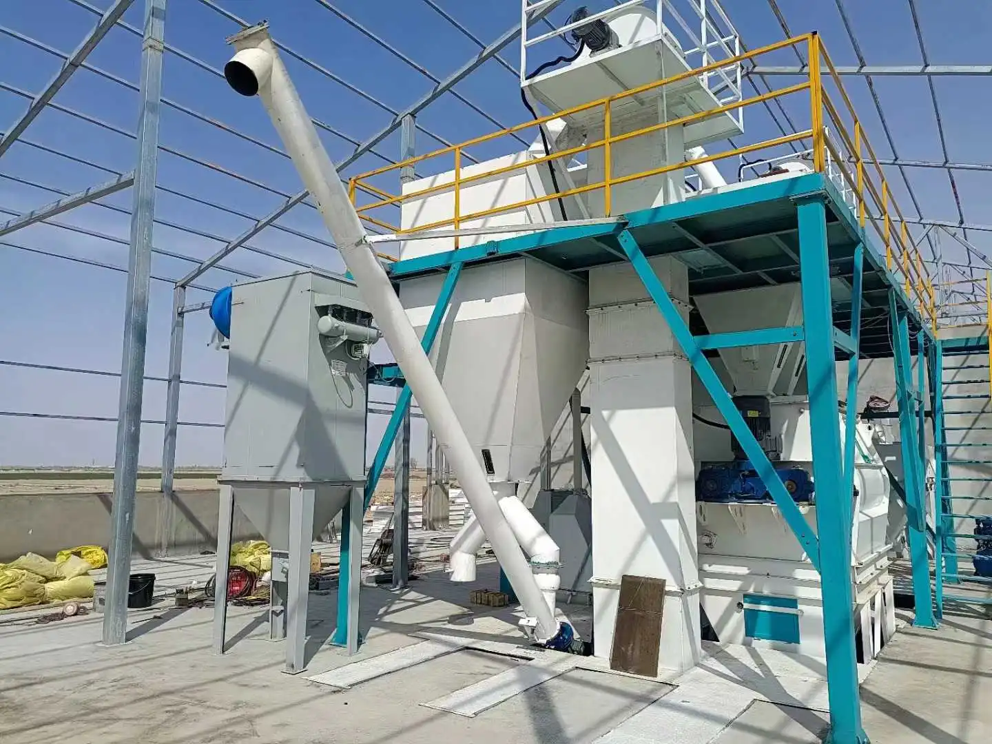 从原料到成品：大型饲料生产线设备全流程