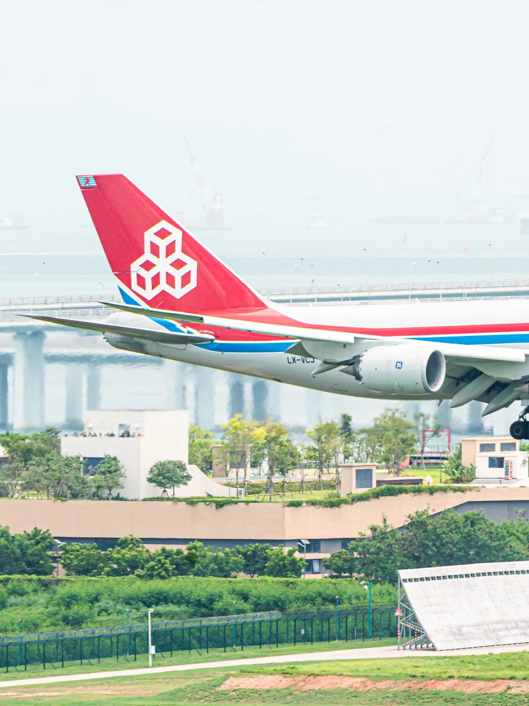 卢森堡货运748郑州号