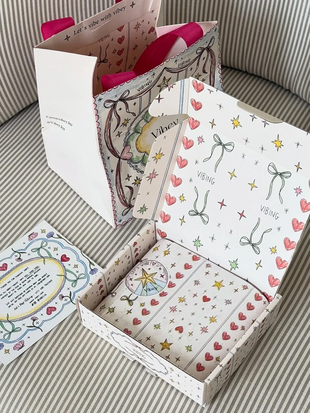 这套手绘风包装 拆开像闯进童话世界?