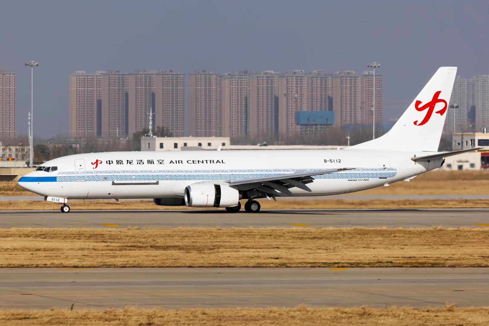 越来越稀有的B737-300货机