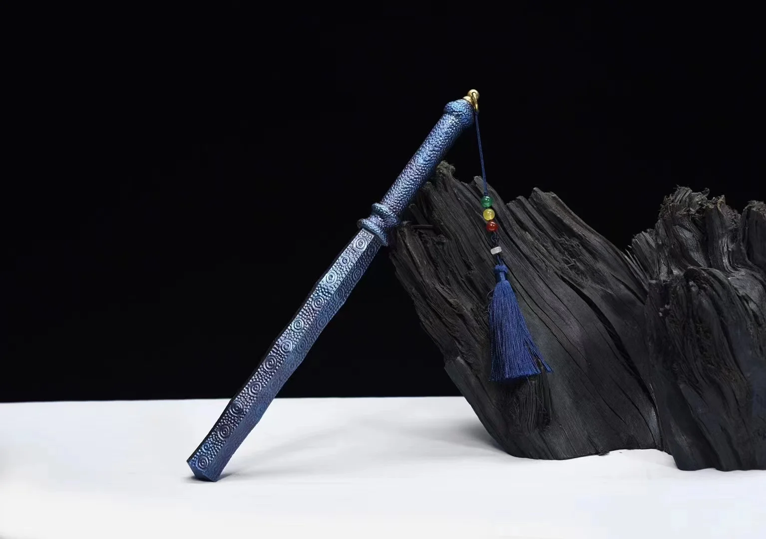 钛合金裁决作品全长：34cm 柄长：13cm 直