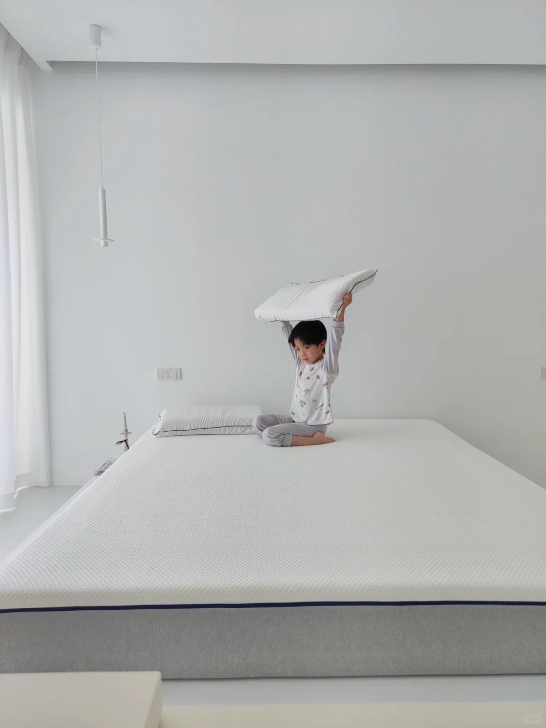 住了两年的卧室仍然空无一物｜简约风