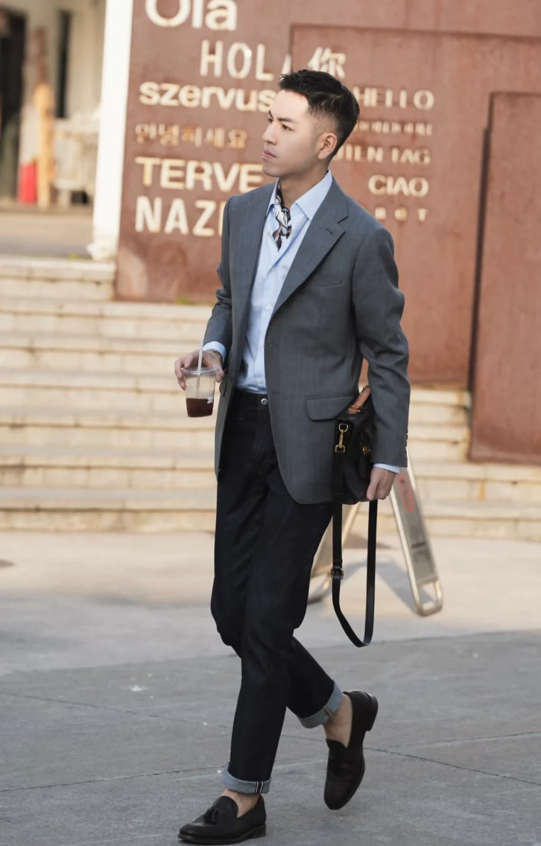 灰色系西装，如何穿出高智感?