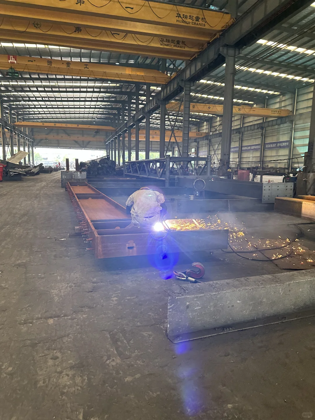 探秘超级钢结构工厂！占地5万平 日出货150吨