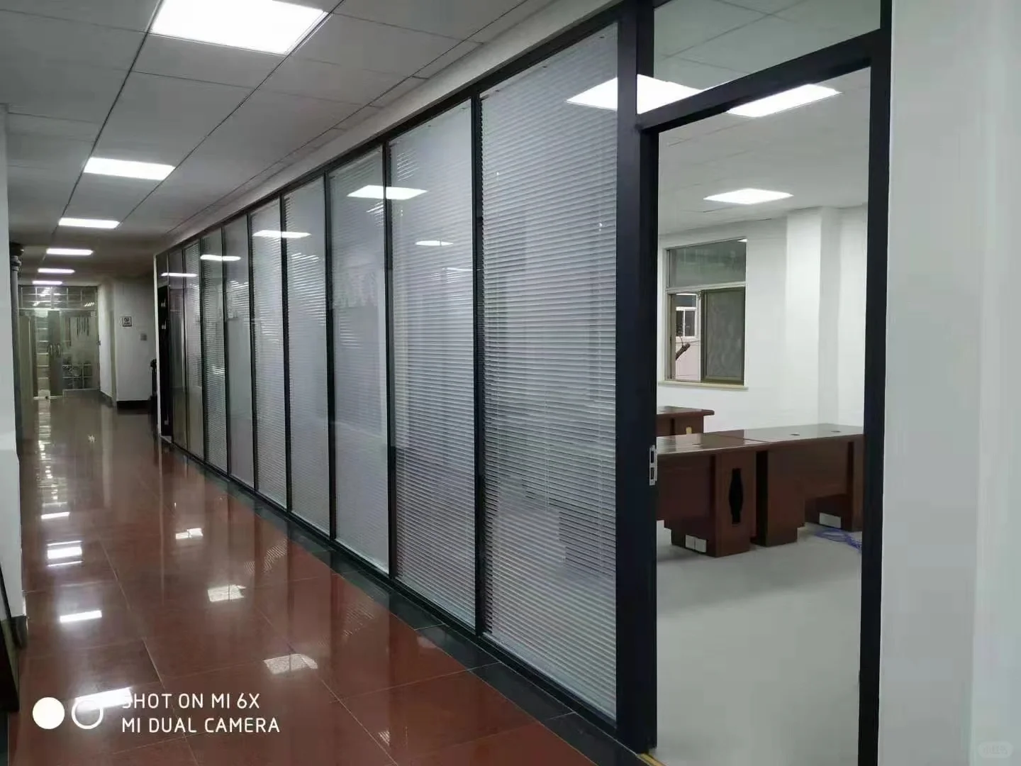 办公室玻璃隔断墙