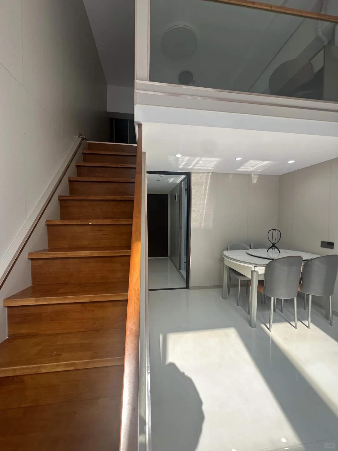 洲海路地铁站、精装复式一室一厅、智能家居