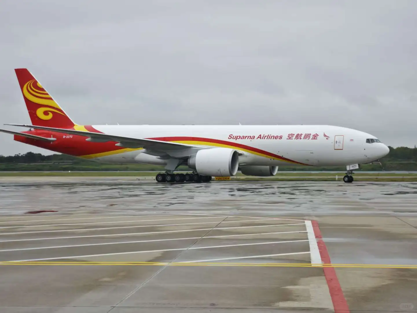 金鹏航空首架777到南京了