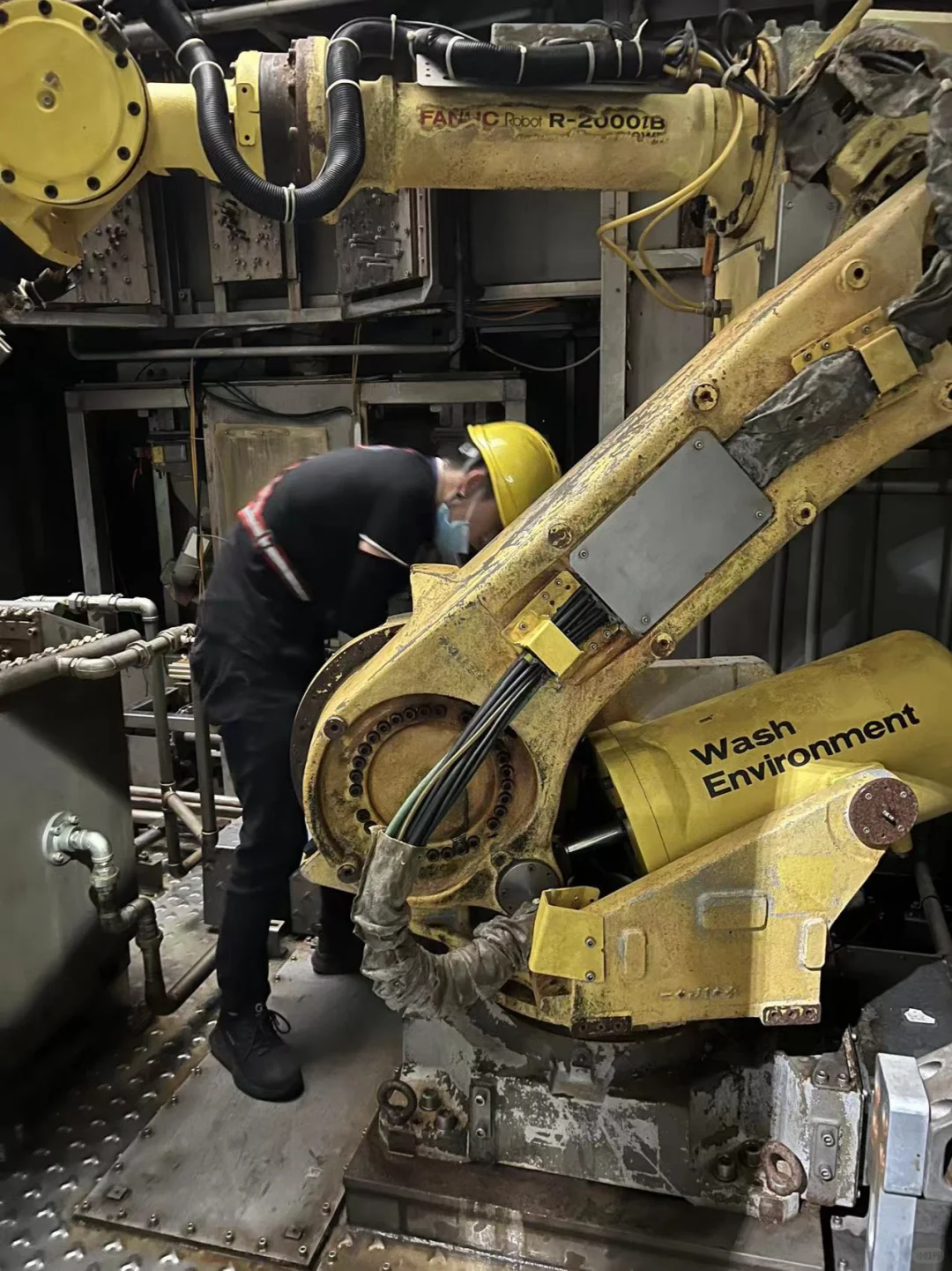 发那科机器人M-2000IC/165R现场维修