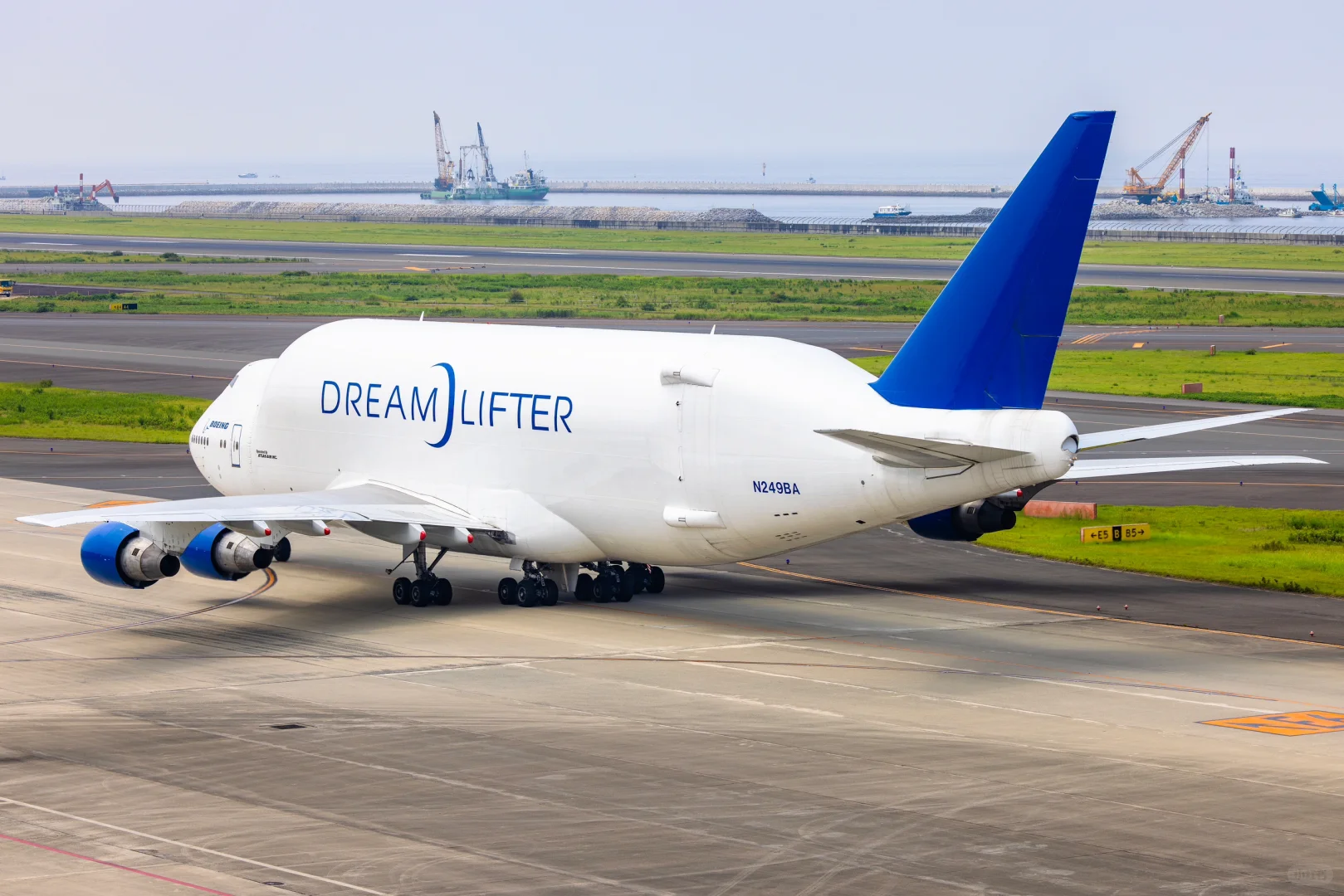 747，你吃啥了长这么胖啊？?️