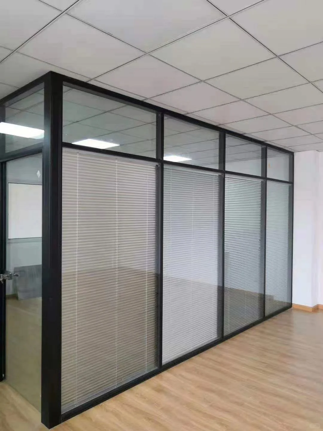 办公室玻璃隔断墙