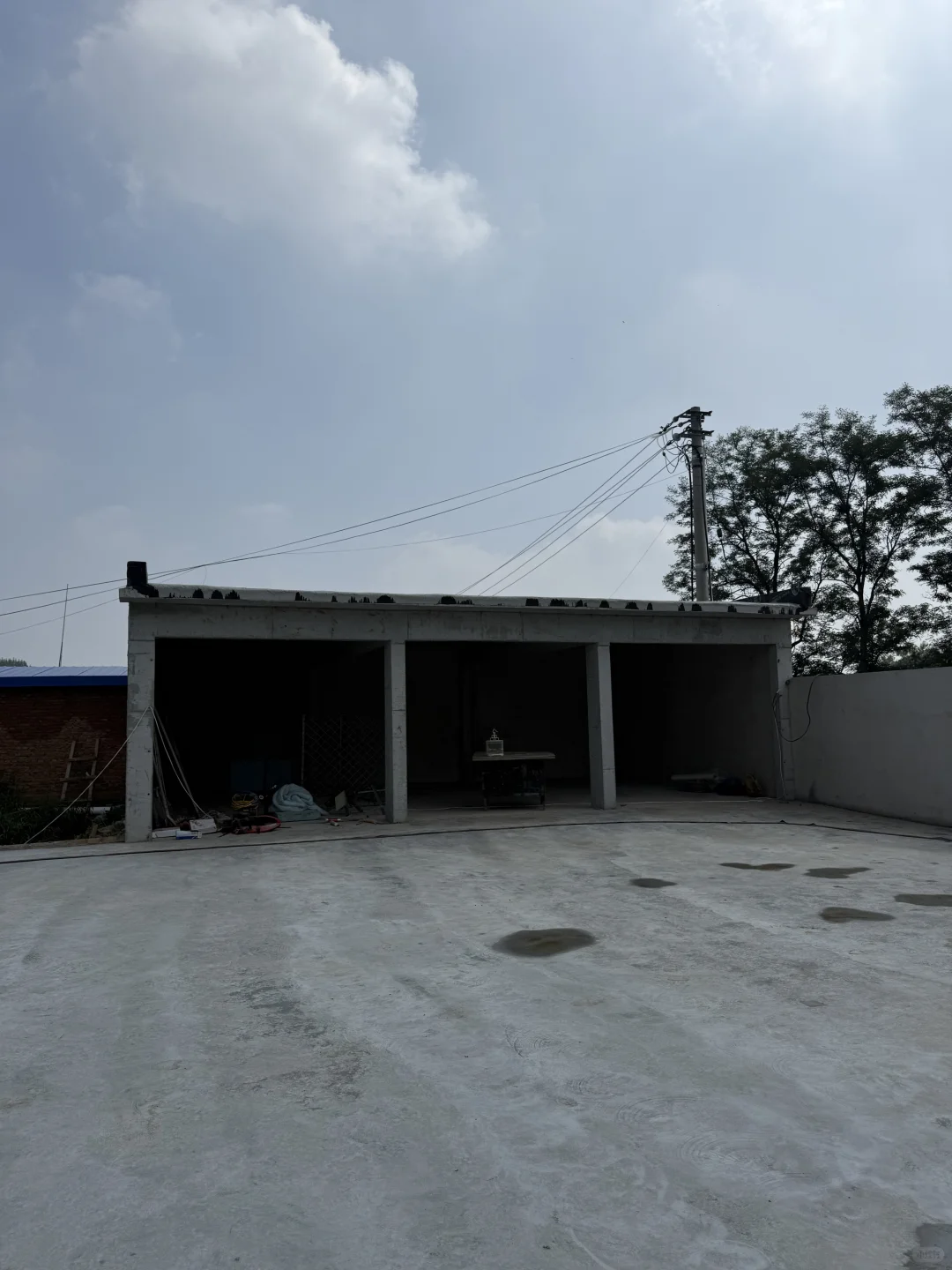 装修省钱反被坑！水泥地丑到想砸了?