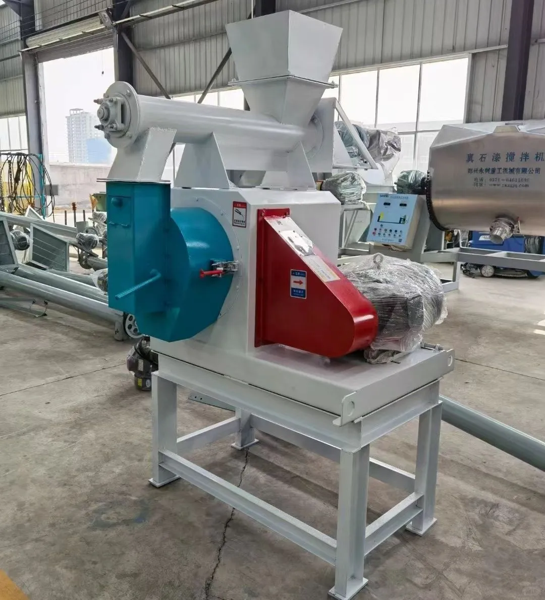 养殖新选择:猪饲料加工设备,实用又环保