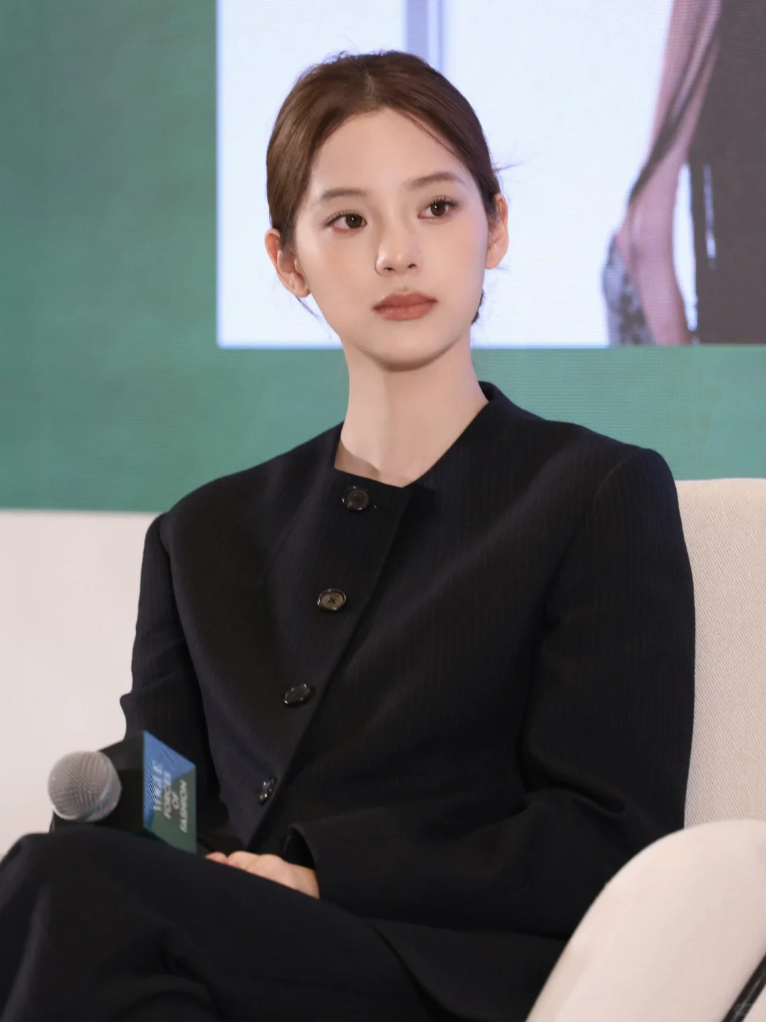 今日出席活动的Nabi，气质沉静的高智感女友