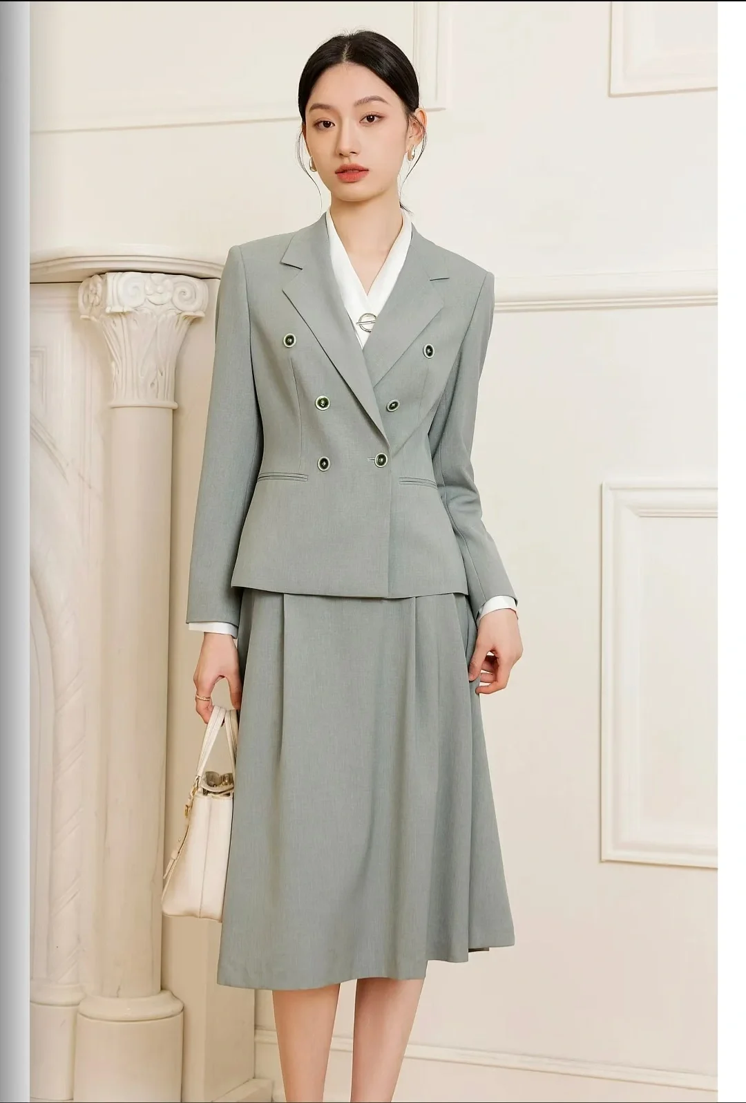 白领重要场合穿着装