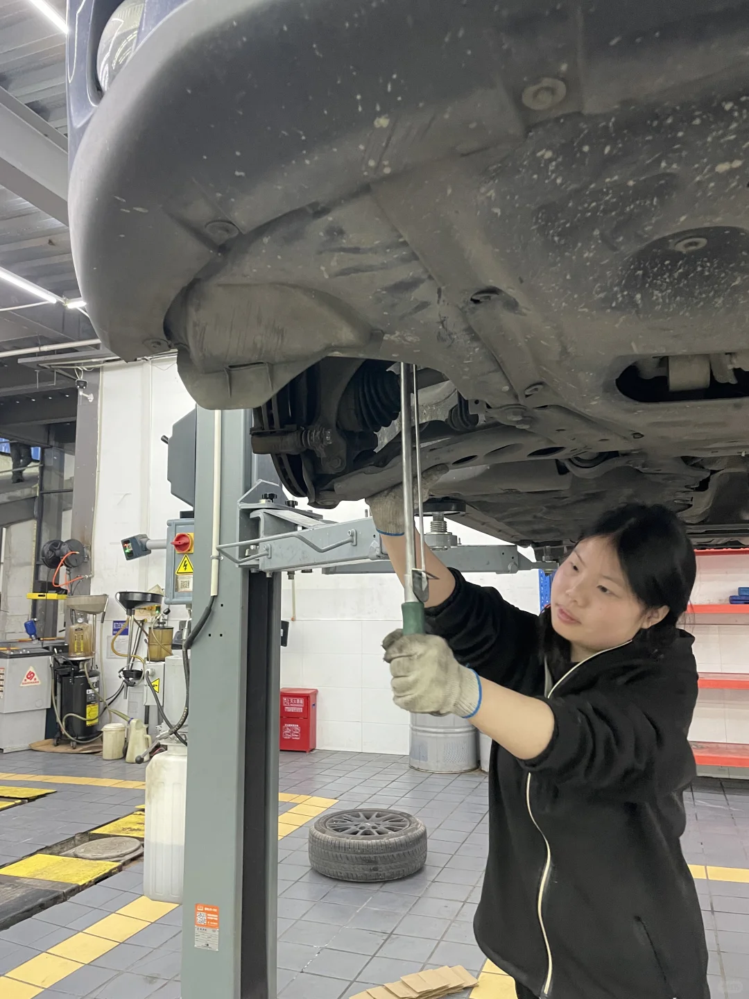 00后女孩干汽修