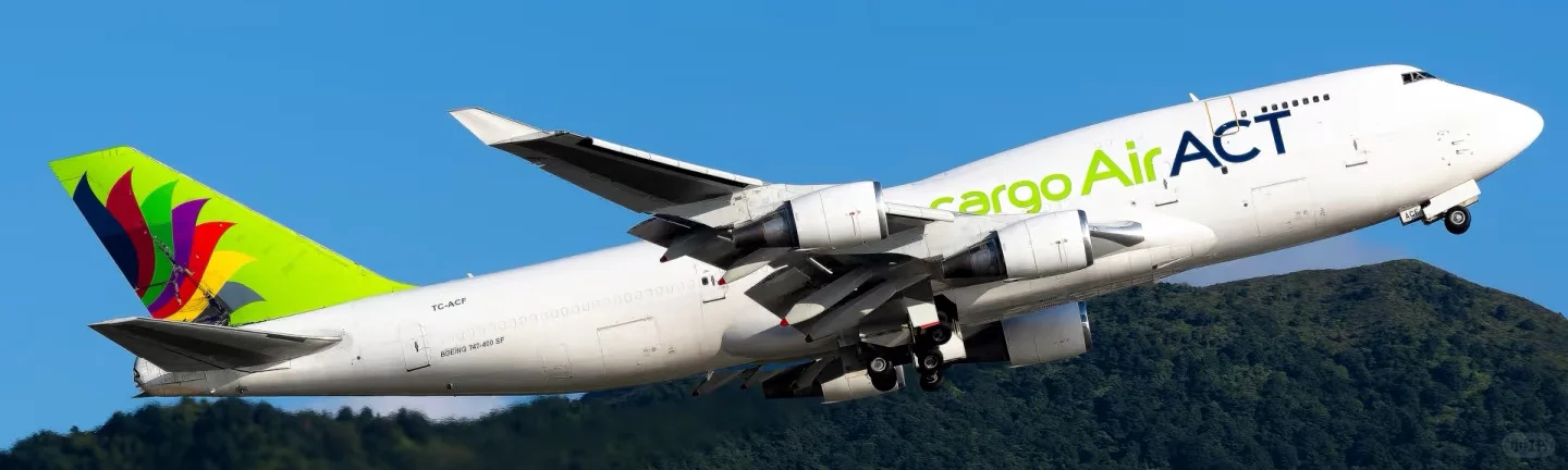 【突发】一架波音747在香港机场发生事故