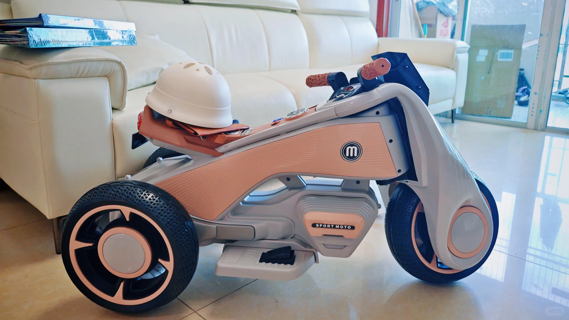 小孩哥姐的电动摩托车到了