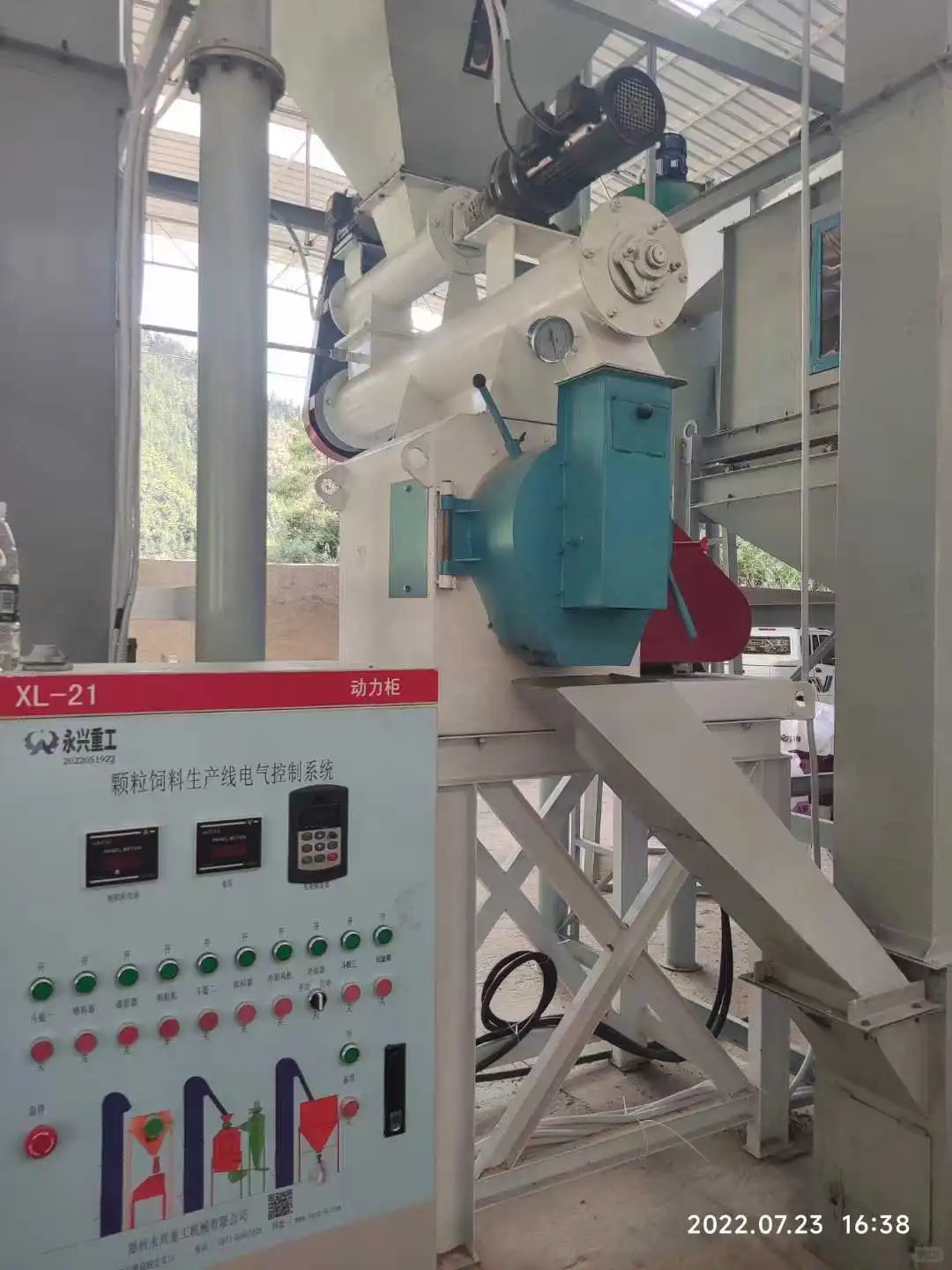 全自动饲料机整套设备:养殖业的高效利器